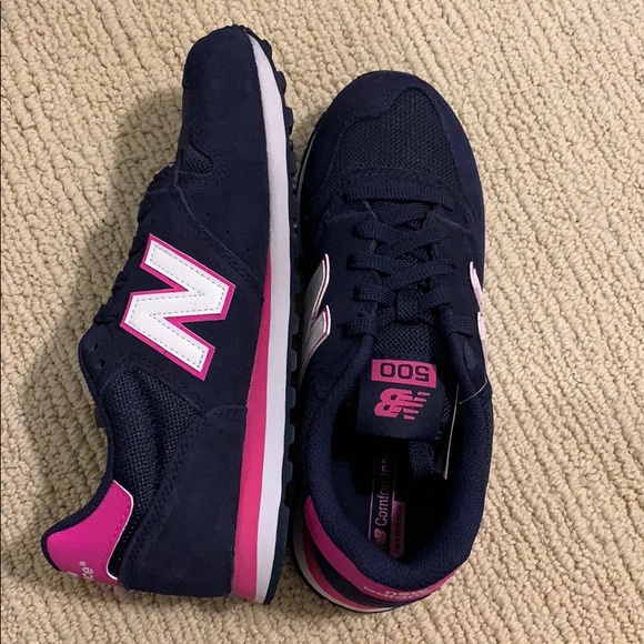 NEW BALANCE SHOES - Picture 2 of 3